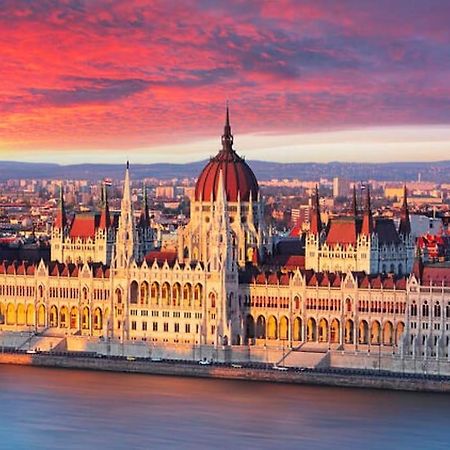 2Budapest Eye-Freegym And Sauna Luxury Home Exterior foto